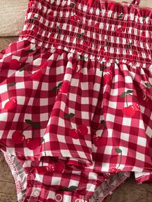 SHEIN 新生女宝宝可爱休闲假日粉色格子荷叶边吊带连体衣 - 彩色 - 查看 6