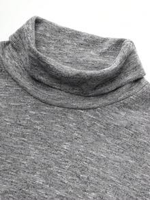 Calvornis Men's Casual Solid Color Turtleneck Slim Fit Long Sleeve T-Shirt, Versatile And Practical. It Exudes A High-End Urban Casual Vibe, Suitable For Daily Commuting And Outings. The Men's Turtleneck Sweater Is A Must-Have Layering Piece For Autumn And Winter, Which Can Be Paired With Jackets, Coats, Wool Coats, And Windbreakers. They Have Good Elasticity, Solid Color Design, And Are Versatile And Practical. - Grey - View 4