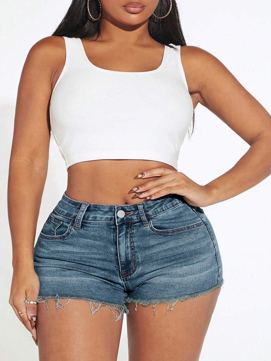 Slaydiva Plus Size Women's Pocket Frayed Hem Skinny Casual Denim Shorts - Light Wash - View 1