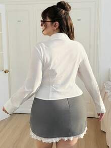 SHEIN EZwear Blusa blanca de manga larga, de corte slim, con cuello alto y frente plisado, de un solo abotonadura, adecuada para el trabajo y el uso diario, para primavera/verano, tallas grandes para mujeres - Blanco - Ver 2