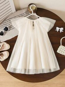 Souflis Souflis 这款优雅可爱的小女孩连衣裙饰有蝴蝶结和珍珠，适合休闲外出、公园游玩和度假。 - 杏色 - 查看 2