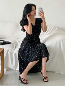 DAZY Women's V-Neck Bodycon Mid-Length Allover Print Dress - Black - View 6