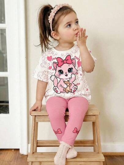 SHEIN Krämvit & Krämrosa, Söt Katt Djurtryck, Babyflickas Casual Minimalistisk Mjuk Bekväm Rund Halsad Lös Kortärmad T-shirt Och Leggings Set, Lämplig För Vår/Sommar Dagligen, Utflykter, Hemma, Semester, Hemkomst, Tillbaka Till Skolan, Vår- & Sommarkläder För Flickor, Enkel Komfort, Set För Babyflickor, Snygga Flickor, Vardagskläder, Baby- & Barnkläder Med Katt Djurmotiv, Vår- & Sommarmode, Chic, Ny Stil, Chill