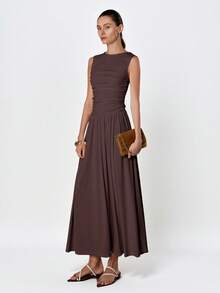 Aveloria Modichic 白色简约设计优雅褶皱无袖连衣裙