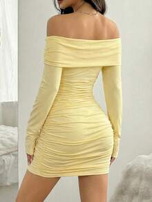 SHEIN EZwear 女士纯色翻领露肩褶皱修身连衣裙，秋季露肩长袖修身连衣裙，女士紧身连衣裙 - 鵝黃色 - 查看 2