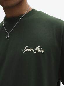 SUMWON 男士宽松圆领短袖印花T恤，印有“Winning”字样，森林绿纯棉休闲街头风夏季上衣 - 墨綠色 - 查看 6