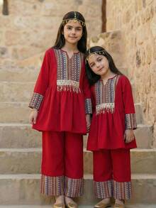 SHEIN Tween Girl V-Neck Geometric Print Long Shirt Blouse And Wide Leg Pants Casual Outfit رمضان Tween Girl Casual Round Neck Short Sleeve Top And Ditsy Floral Pants Set الملابس التقليدية العربية,Kids - Red - View 5