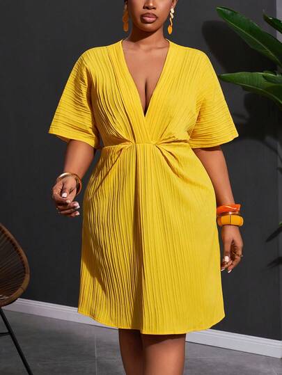 Veslaya 2026春夏新款大码女装音乐节、复活节、西部风情、游牧风、生日派对、毕业典礼、大学、学生、日常休闲、基础款、休闲、度假、邮轮旅行、海滩、日光浴、热门单品、街头风、婚礼宾客、通勤、早午餐、机场、派对、假日郊游、优雅晚宴、舞会、休闲、高端优雅黄色纹理V领褶皱短袖迷你连衣裙