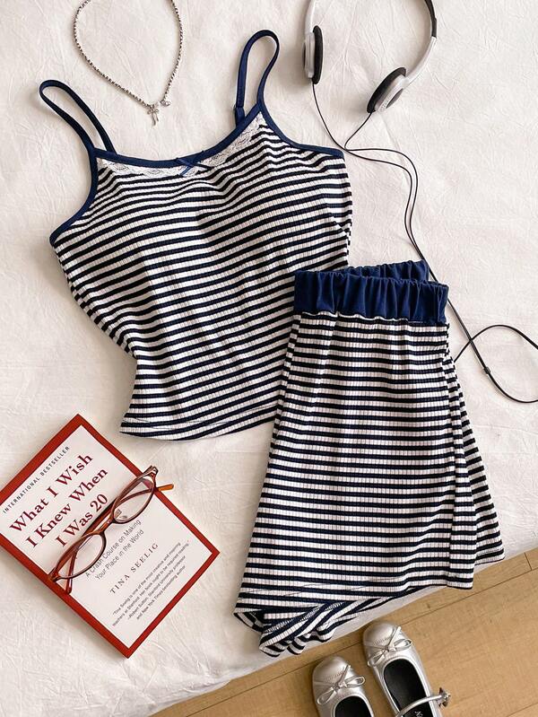 2件套少女蓝色条纹吊带背心短裤套装，休闲外出、度假，舒适针织套装，适合日常、校园、海滩度假等场合。