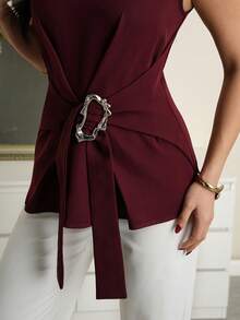 Modelyn Áo kiểu nữ không tay thanh lịch, màu trơn, xếp ly, đính vòng kim loại trang trí. - Đỏ - Xem 4