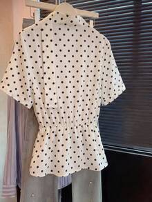 GlowEve 女士时尚优雅波点V领衬衫，适合度假穿着 - 米色 - 查看 2