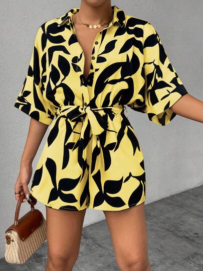 Chiquease Mono de manga corta con cinturón y estampado de murciélagos por todo el diseño para mujeres