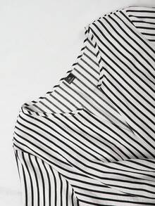 Franclia Áo sơ mi kẻ sọc dáng rộng, cổ chữ V, tay ngắn, thắt nơ phía trước. - Đen và trắng - Xem 3