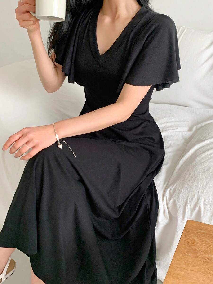 DAZY 女士修身腰部荷叶边袖V领连衣裙 - 黑色 - 查看 1