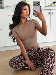 ZzzCrew Bộ đồ ngủ nữ gợi cảm họa tiết da báo, tay ngắn và quần dài ôm sát. - Nhiều màu - Xem 6