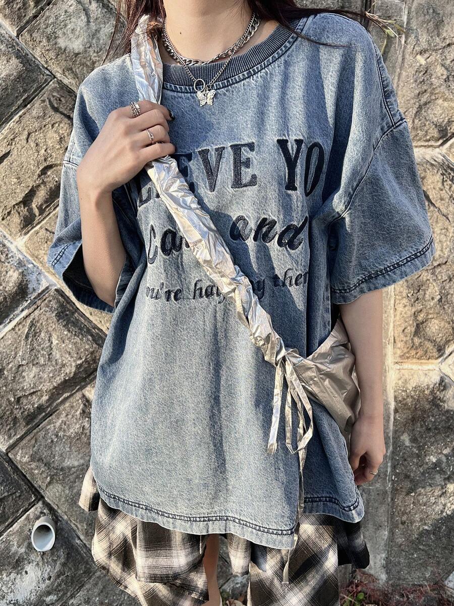 FRIFUL 女士休闲度假时尚街头标语刺绣宽松牛仔衬衫，适合日常通勤 - 藍色 - 查看 1