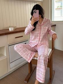 Bộ đồ ngủ gồm áo khoác cardigan và quần dài kẻ caro với viền tương phản, cổ ve áo. - Nhiều màu - Xem 3