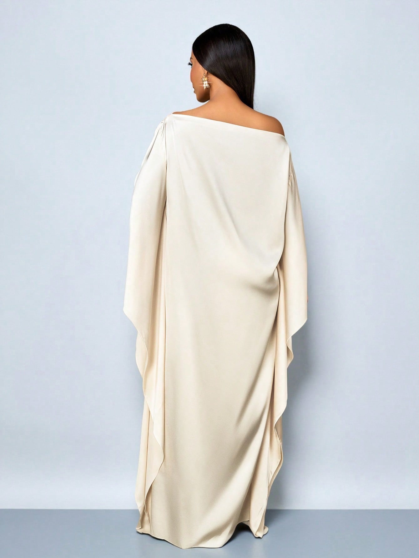 SOLERSUN فستان أنيق للنساء بتصميم غير متماثل للكتف...