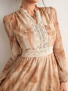 Freevana Robe imprimée de peinture à l'huile vintage bohème, robe à manches bouffantes, robe à col en V avec patchwork en dentelle à la taille, robe fluide en mousseline de soie imprimée de motifs botaniques camel, robe longue élégante pour les sorties et les vacances des femmes - Camel - Voir 6