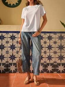 Bóhologie 100%纯棉T恤，饰有花朵刺绣，圆领，女士白色短袖T恤，饰有蓝色花朵刺绣 – 休闲纯棉圆领上衣，优雅夏季T恤，宽松版型衬衫 - 白色 - 查看 4