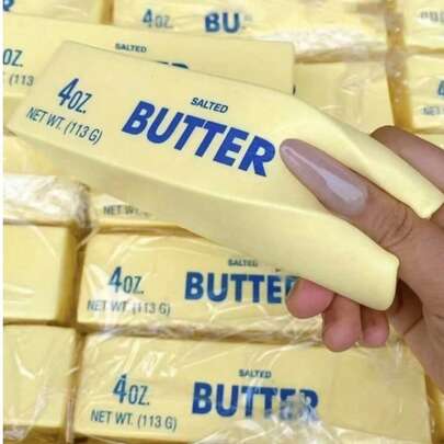 一款香蕉味和巧克力味的慢回弹逼真减压玩具：柔软、慢回弹、美味！