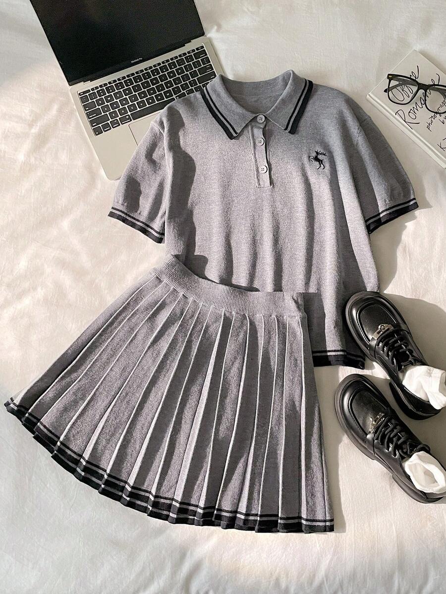 Muvela 2026春夏新款灰色撞色条纹弹力腰女士百褶裙和Polo领半拉链刺绣针织上衣两件套，通勤休闲装 - 灰色 - 查看 1