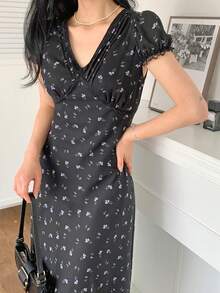 DAZY Women's V-Neck Bodycon Mid-Length Allover Print Dress - Black - View 3