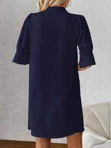 SHEIN Clasi Vestido suelto de mujer con cuello en V y mangas con volantes de unicolor - Azul Marino - Ver 2