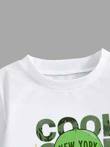 Sparklyn 2件套少女休闲时尚百搭摇滚风图案及简约英文标语舒适圆领T恤搭配迷你裙套装，适合春夏穿着，轻盈舒适，秋冬可叠穿，时尚休闲，返校季、户外野餐、街头摄影、校园、节日等场合，亦可作为礼物。 - 彩色 - 查看 3