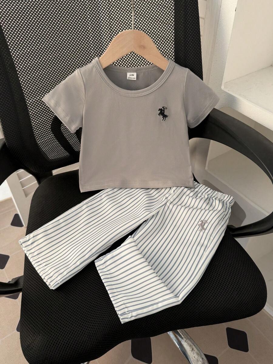 SHEIN 两件套女童夏季时尚简约街头风白色短袖T恤（胸前黑色刺绣装饰）和杏色条纹裤套装，适合日常上学穿着。 - 灰色 - 查看 1