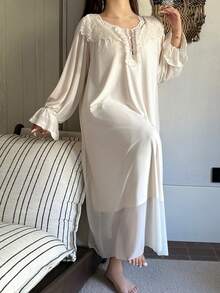 Dazy Plus Camisón elegante de manga larga con cuello de corazón, parches de encaje y unicolor para tallas grandes - Blanco - Ver 2