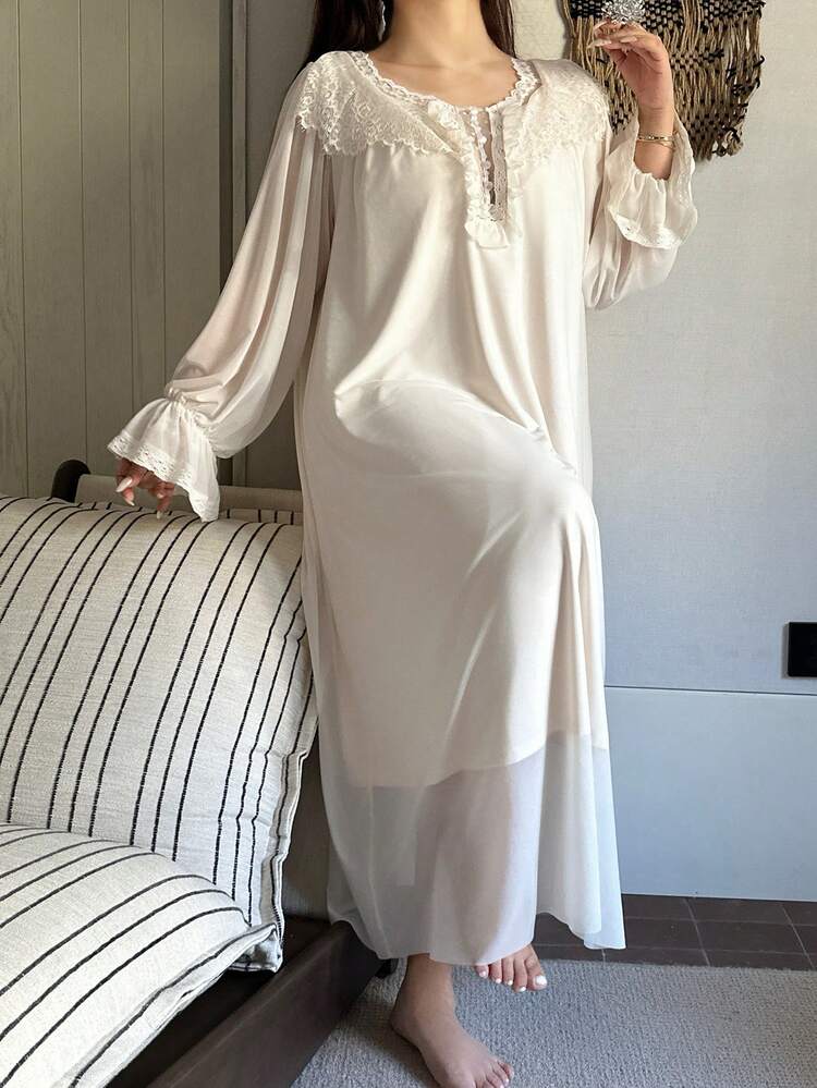 Dazy Plus Plus Size Solid Color Lace Patchwork Sweetheart Neck Elegant Long Sleeve Nightgown