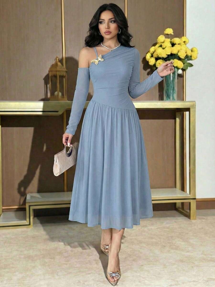 Modelyn 优雅不对称领金属扣腰A字连衣裙,女士款 - 灰藍色 - 查看 1