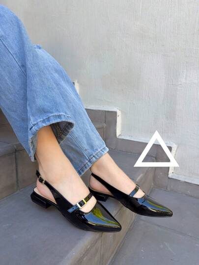 Bailarinas de charol estilo mary jane con punta fina y correa