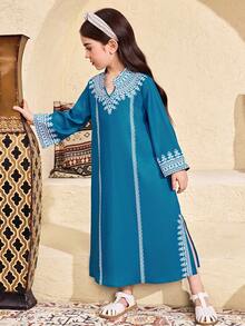 SHEIN Áo Jalabiya hoa cho bé gái, Áo Jalabiya cổ điển thanh lịch thêu hoa, Áo Jalabiya tay dài truyền thống tối giản thoải mái cho bé gái, phù hợp cho mùa xuân/hè, kiểu dáng Ramadan xuân/hè, áo Jalabiya gia đình cho kỳ nghỉ, áo Abaya thanh lịch kín đáo, áo Abaya cầu nguyện, thoải mái dễ chịu, trang phục thường ngày, phong cách nghỉ dưỡng, áo Kaftan kín đáo, áo Jalabiya trẻ em, áo Jalabiya bé gái, áo Jalabiya màu xanh lá cây và xanh dương. - màu xanh lá - Xem 5