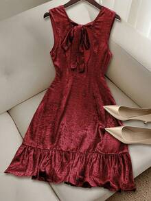 Vestido casual mini de mujer con tirantes de amarre, espalda descubierta, sin mangas, corte evasé y dobladillo con volantes - Rojo cereza - Ver 2