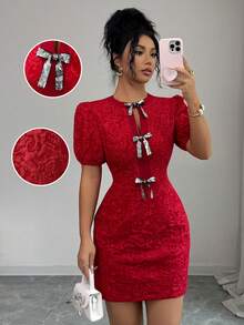 Rafferiza Đầm ngắn nữ cổ chữ V tay phồng phối nơ, chất liệu jacquard. - Đỏ - Xem 6