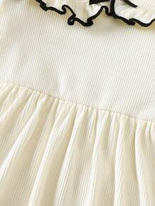 SHEIN 秋季新款女宝宝优雅甜美可爱简约休闲风格蝴蝶结撞色娃娃领白色长袖连衣裙，蝴蝶结袖口和荷叶边下摆 - 杏色 - 查看 6