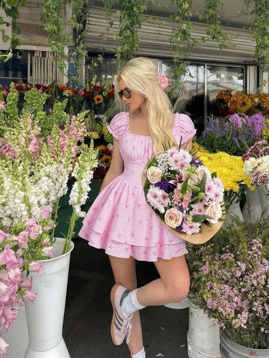 SHEIN MOD Váy liền quần cỡ lớn màu trắng trơn, viền bèo nhún, phần ngực xếp ly, gấu váy xếp tầng, tay ngắn, gấu váy đôi, váy dự tiệc dã ngoại, váy thắt nơ, váy dự tiệc trà, váy kẻ sọc hồng, váy nữ. - Màu Hồng baby - Xem 1