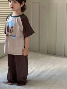 DAZY 2件套男童撞色字母印花圆领短袖上衣和裤子睡衣套装 春夏 - 棕色 - 查看 3
