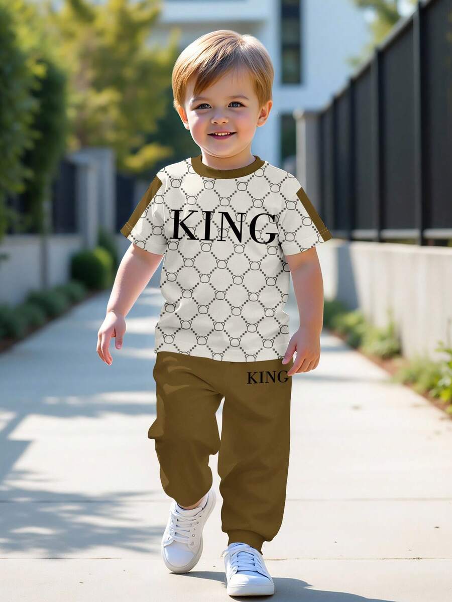 SHEIN 新款休闲经典时尚复古花卉图案英文字母“King”运动风宽松舒适简约圆领短袖T恤和裤子套装,男童款 - 彩色 - 查看 1