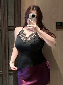 Dazy Plus Lencería de mujer de talla grande con camiseta/top/camiseta de tirantes corta minimalista y sexy con encaje elástico y contrastado - Negro - Ver 6