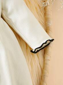 SHEIN 秋季新款女宝宝优雅甜美可爱简约休闲风格蝴蝶结撞色娃娃领白色长袖连衣裙，蝴蝶结袖口和荷叶边下摆 - 杏色 - 查看 3