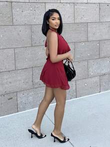 Alexandranx 全新性感露背纯色挂脖深垂领不对称荷叶边下摆迷你连衣裙，适合外出 - 酒紅色 - 查看 5
