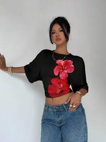 Áo croptop nữ Aloruh kiểu dáng thường ngày, cổ tròn, tay cánh dơi, thiết kế nhún bèo, màu đen chủ đạo, họa tiết hoa dâm bụt đỏ kiểu Hawaii, thời trang, phong cách nghỉ mát, áo mùa hè, áo đen, áo phong cách Y2K, áo thun họa tiết hoa. - Đỏ và đen - Xem 8