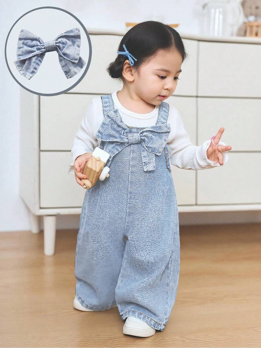 SHEIN Baby Mädchen 3D Schleife Dekor Blaue Jeans Locker Jumpsuit Hose - Helle Waschung - Übersicht 1