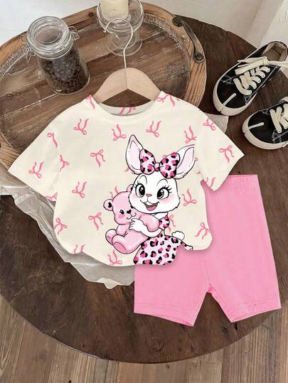 两件套女婴休闲兔子印花套装，可爱蝴蝶结兔子图案圆领短袖T恤搭配粉色打底裤，适合春夏季节、室内外穿着、上学、复活节等场合。