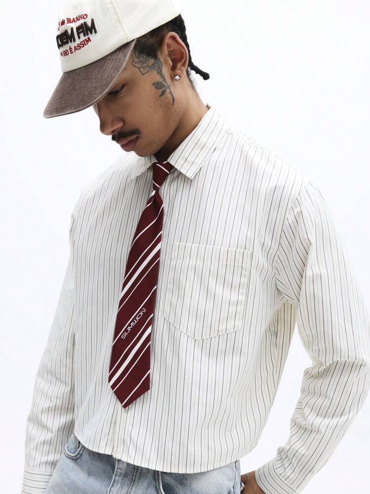 스트라이프 긴팔 셔츠와 넥타이