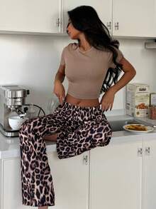 ZzzCrew Bộ đồ ngủ nữ gợi cảm họa tiết da báo, tay ngắn và quần dài ôm sát. - Nhiều màu - Xem 1