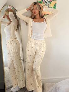 DAZY 女士睡衣三件套：提花绒面开衫、荷叶边吊带背心、碎花睡裤 - 米色 - 查看 6